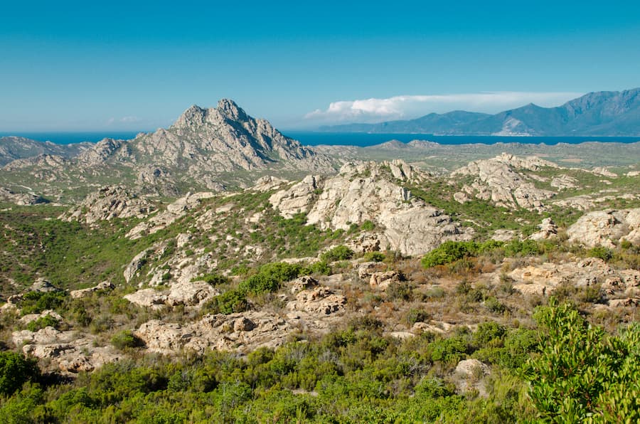 Vue du désert des Agriates - Camping la Pinède