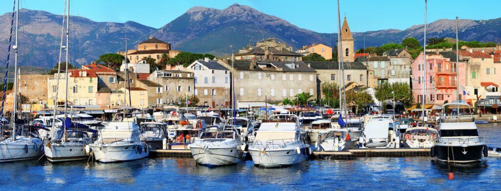 Port de Saint-Florent en Corse - Camping la Pinède